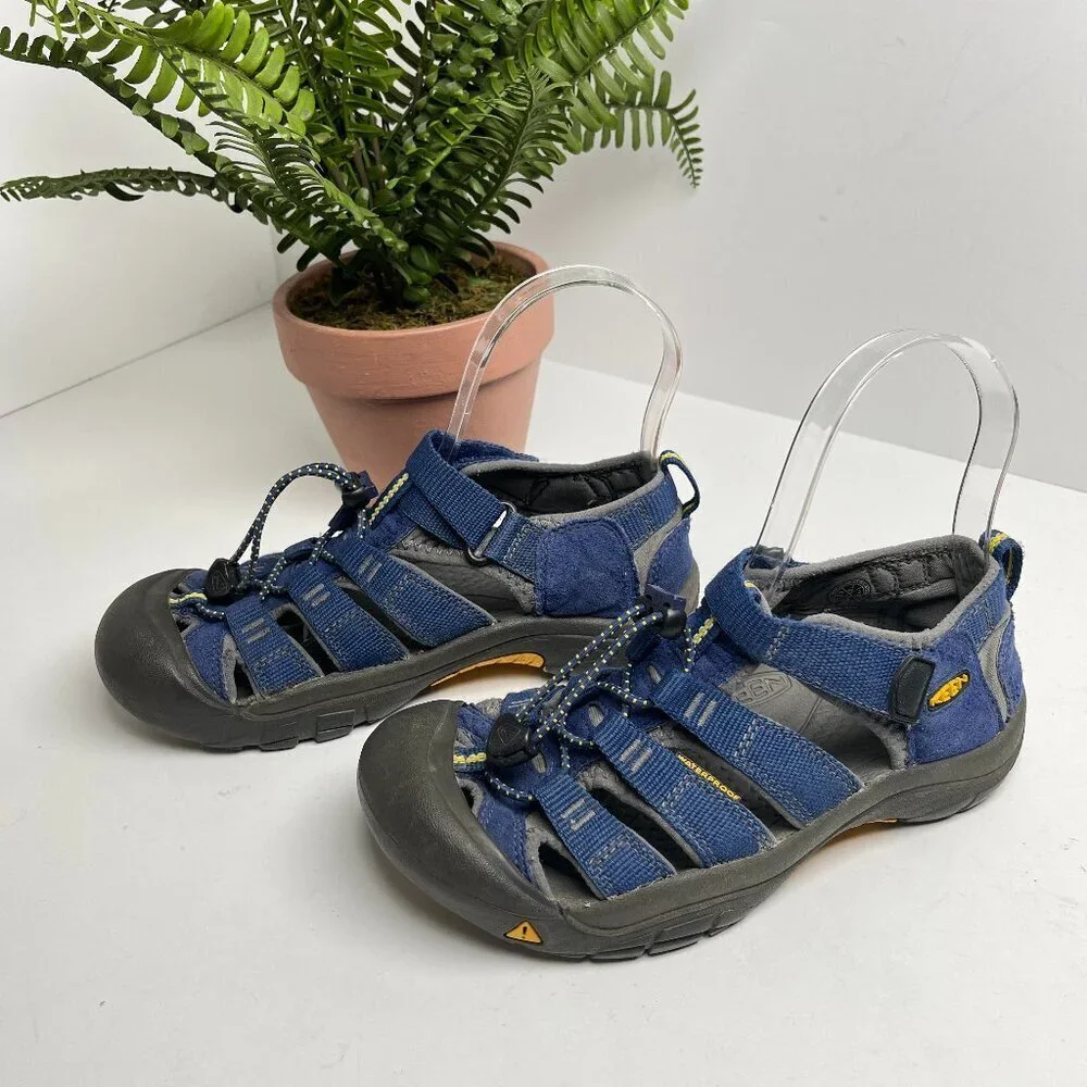 Keen Newport H2 Sandals Big Kid‎ Size US 3 EU 35 waterproof Easy Bungee Velcro